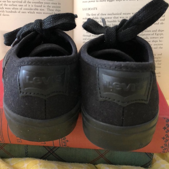 SOLD Levi’s Black Shoes Toddler 10 😎 - Picture 5 of 7